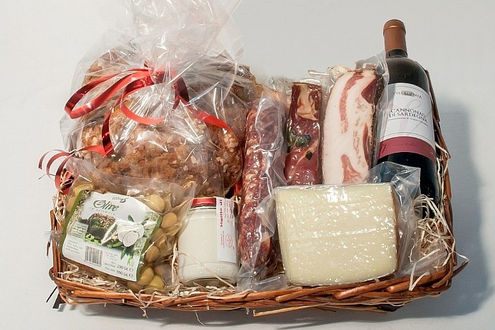 Cesto Buon Natale con panettone sardo